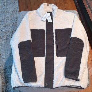 Men’s size large - Ugg Sherpa with corduroy pockets and arm detailing